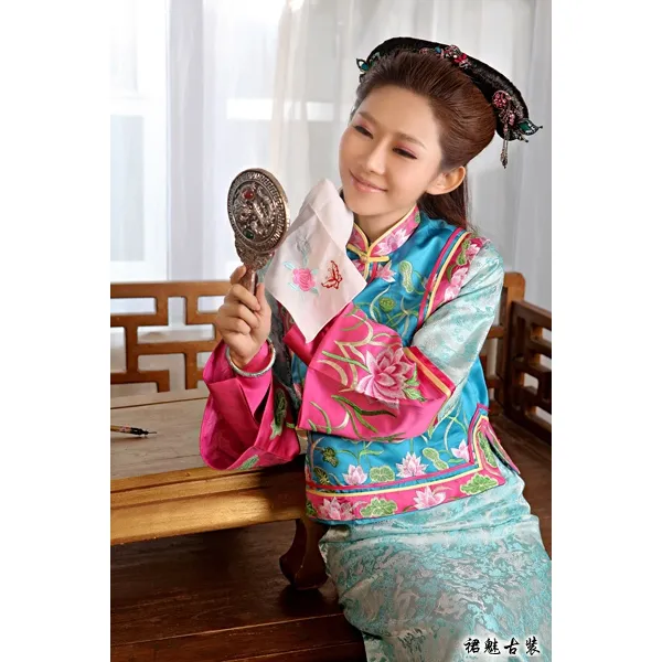 한당 마음을 가라앉히다 옥청 냇물 자물쇠 어여삐 여기다 아들 러너 격자복 여성 여러가지 실물