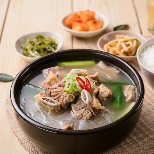 핑크테이블 전통갈비탕, 전통갈비탕(700g) 6팩 (1200원 할인)