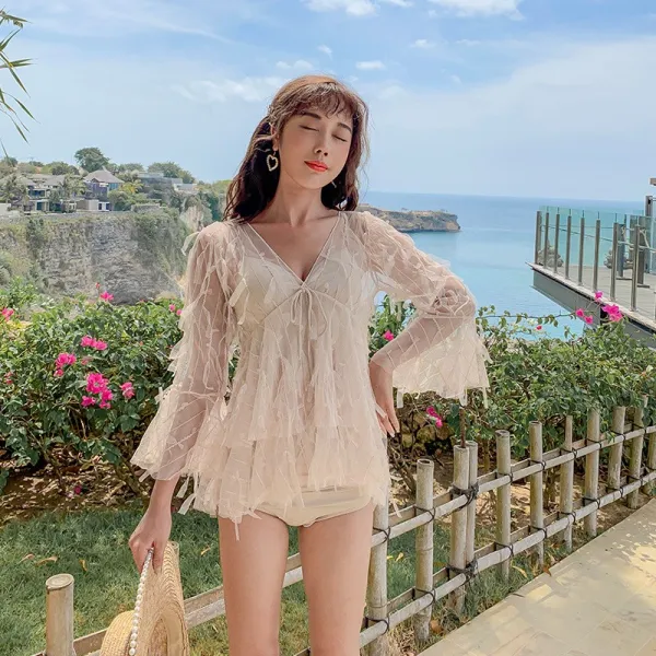 0 ins 뱃살을 가리고 섹시해 보이는 작은 가슴 삼각분체 온천욕 수영복 여성