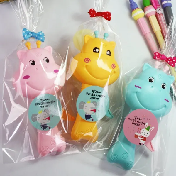 날쌘거북이 정품!! 어린이집 유치원 생일 답례품 크리스마스 선물 38종류 총출동! 모음전!!, 기린선풍기[리본끈완포장+스티커2종제공]