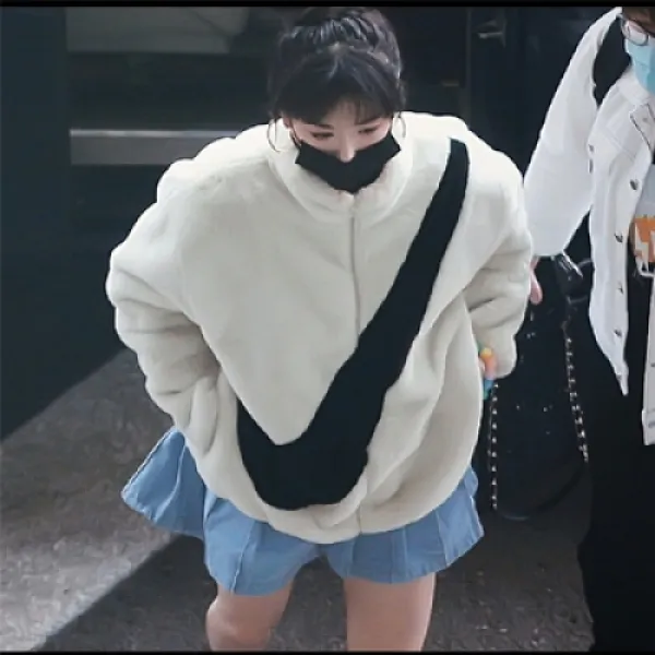 누블랑 인조모피 초록색 코트 유우흔 공설아 남녀 공용 빅 후크 기모 겨울 루즈핏 맨투맨