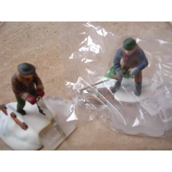 Nmt 부서 56 헤리티지 빌리지 컬렉션; 뉴 잉글랜드 마을 파란 별 얼음 수확기 2의 세트; 1993 은퇴; 손으로 그리는 사기 그릇 부속품 # 56 P0016002vps 기본