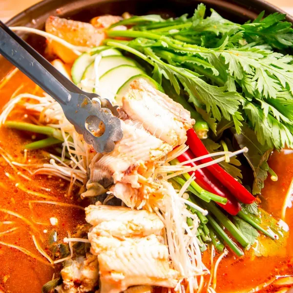 엄마손맛집 강촌 메기 매운탕 2.4kg 4인분 간편 조리 밀키트 민물 참게 넣은 메기매운탕 주문 당일 재료 준비 택배 발송 정말 얼큰하고 끝내주게 맛있는, 1세트
