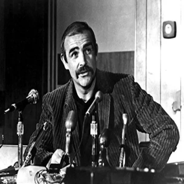 Sean Connery at a press conference Photo Print (30 x 24) 기자 회견에서 Sean Connery 사진 인쇄 (30 x 24), 1