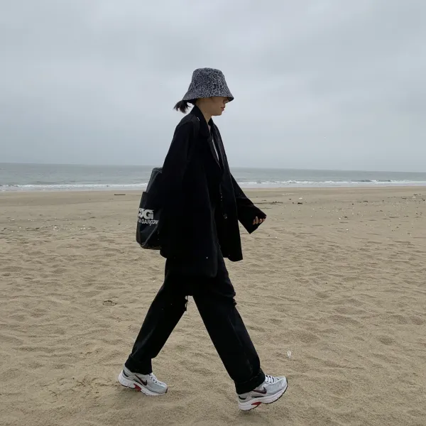 흉작이다 하우스 블랙 데미지 청바지 여성 스트레이트핏 일자 와이드 루즈핏 하이웨이스트 날씬해 보이는 카고 바지 트렌드 가을