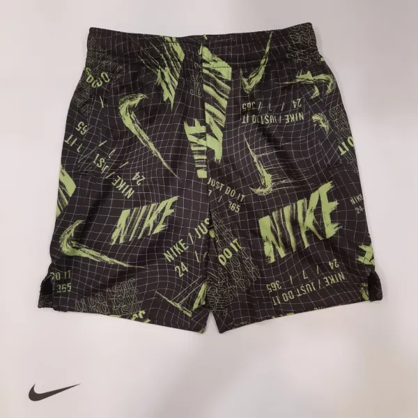 플레이키즈프로 나이키 키즈 그린 컬러로 로고가 개성있게 프린트되어 경쾌함을 살린 드라이핏 소재의 반바지 Pt95 한번 입어보실까요~~