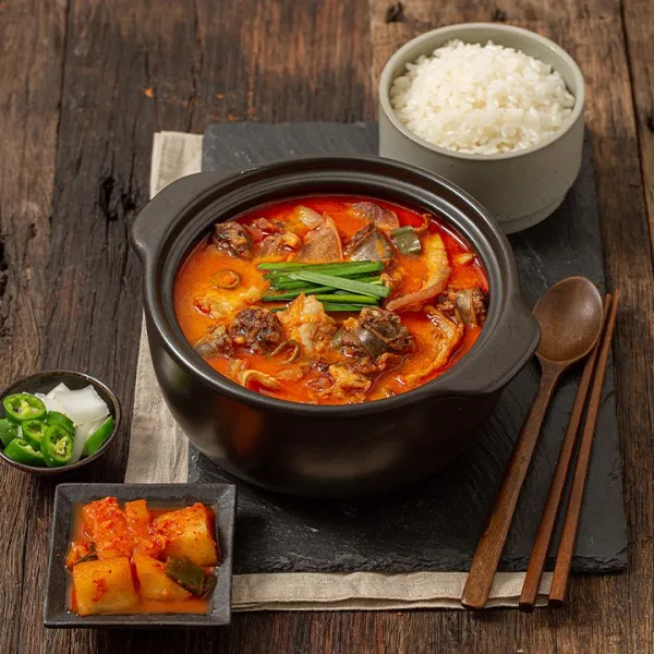(3팩 구성) 한국인 입맛 저격 속 풀리는 매콤함 쿠캣 얼큰순댓국 700g