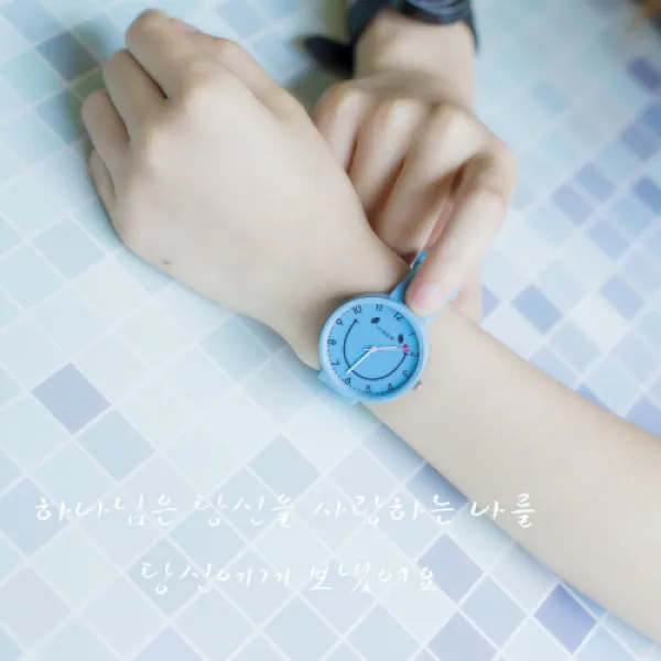 루코니 여사수 표한판 약세 복고 여자 초생교 양성학생 커플 석영표 꽁꽁(2)