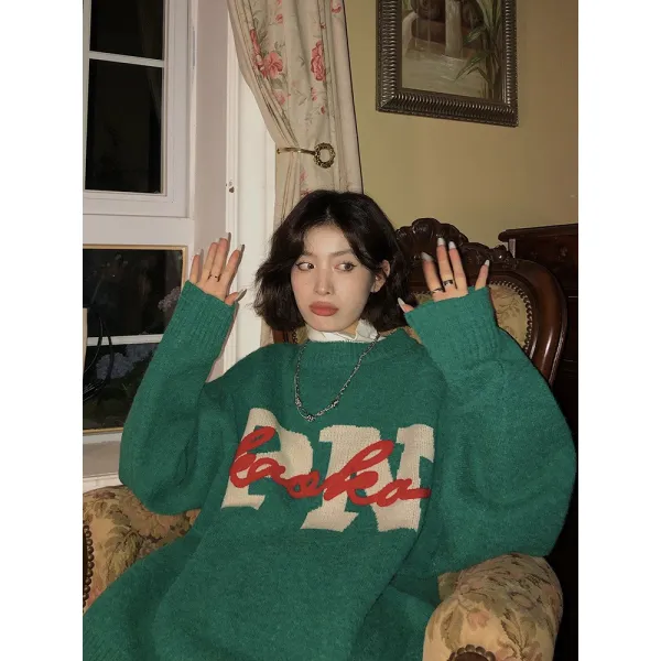 시끄럽다 집 스웨터 여자 밖 입다 봄 가을 겨울 넉넉하다 아메리카노 부드럽다 나른하다 바람 녹색 니트 상의
