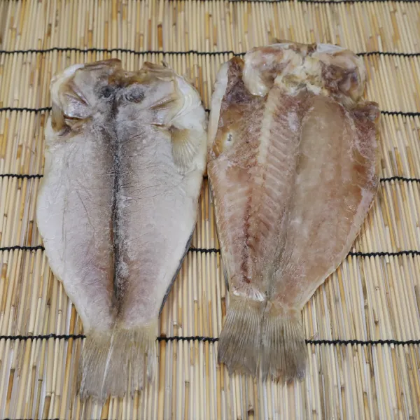 제주하림수산 반건조 옥돔 특대(220g~250g) 28cm이상 10마리 평일오후 3시까지 주문 하시면 다음날 배송도착 합니다. (단 금요일16시~일요일14시 주문분 월요일 도착) 청정제주 해풍으로 자연건조, 2.5kg