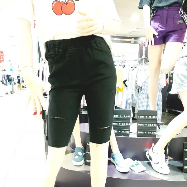 더데이걸 오부밴딩블랙진바지 !! 스판이좋고 허리밴딩으로 착용감이편안하다.. 밑단풀림처리로 스타일리쉬한 언니들패션