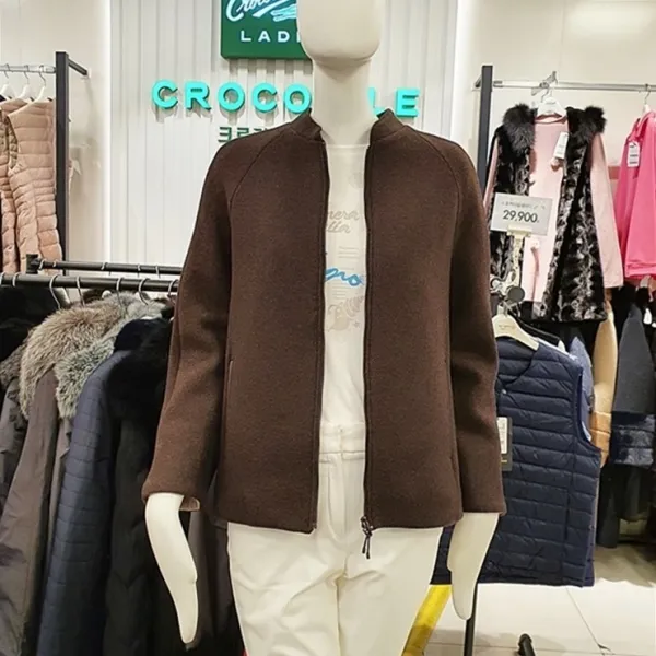 크로커다일레이디 깔끔하고 세련미 넘치는 자수 포인트 모혼방 노카라 자켓 뉴코아 인천점