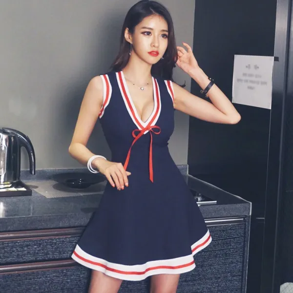 마린룩 2019여름시즌 깊게패인옷 여성의류 슬림핏 허리조임 V넥칼라 A형원피스