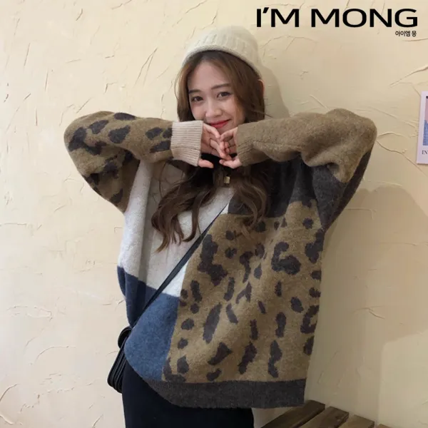 아이엠몽 여성 가을 겨울 데일리 데이트룩 캠퍼스룩 대학생 코디 여성스러운 귀여운 사랑스러운 러블리한 라운드넥 신축성 편한 편안한 매치하기 좋은 스웨터 루즈핏 박시한 레오파드 배색 니트 Bb2217017yk 