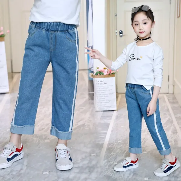 화이트줄 와이드 팬츠로 매년 봄 트렌드에 따라 편안하고 심플하고 개성있는 스타일리시한 컬러