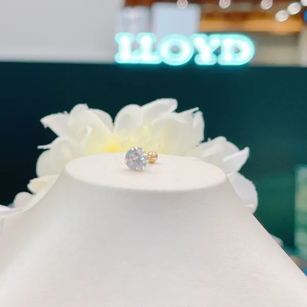 로이드 14K 무심한듯 포인트로 베이직 화이트 큐빅 6mm 피어싱 [NC송파]