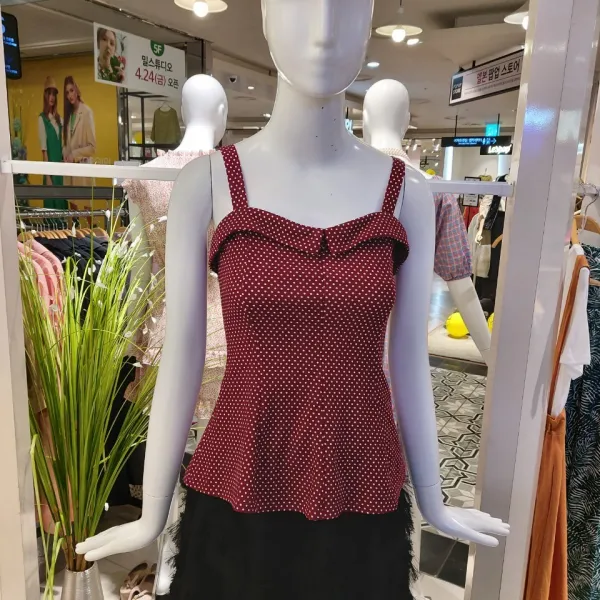 밸리걸 엔씨충장점 기염기염 러블리 스몰 도트 끈 나시 티셔츠 976070 다크레드 펀칭 블라우스 실크 블라우스 봄 루즈핏 오프숄더 민소매/나시