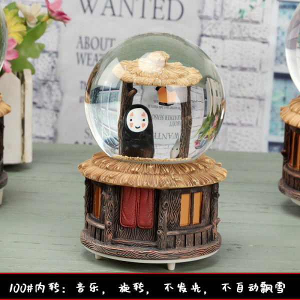 만화 애니메이션 캐릭터 수정 구슬 얼굴이없는 남성 음악 상자 수천 눈 눈 음악 크리스탈 유리 공을 추구 내향적인 100 명의 얼굴이없는 남성 앉은 모델의 기능이 그림에 나와 있습니다.