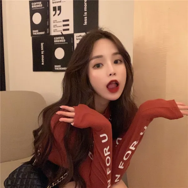 옷 봄계절 반폴라 상의 보여 니트 이너셔츠 이너긴팔티