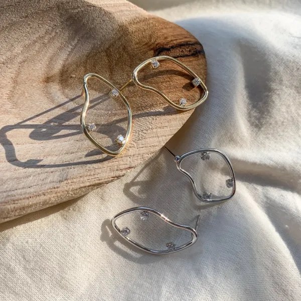 제이와이디디엠 불균형 라인 미니 큐빅 귀걸이 2color