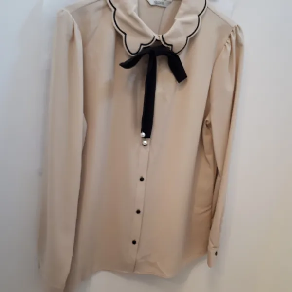 클라비스 @@어느옷에도어울리는 깔끔단정@@솔리드 카라블라우스 Cvkr94t01m