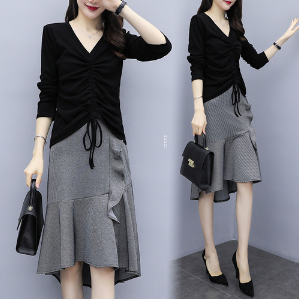 줄리엣이뽀 빅 가을 브이넥 블랙티셔츠 그레이 기모 스커트 세트룩 앞줄 셔링으로 체형커버 티셔츠와 날씬핏 스커트세트상품 K0117 여성 세트