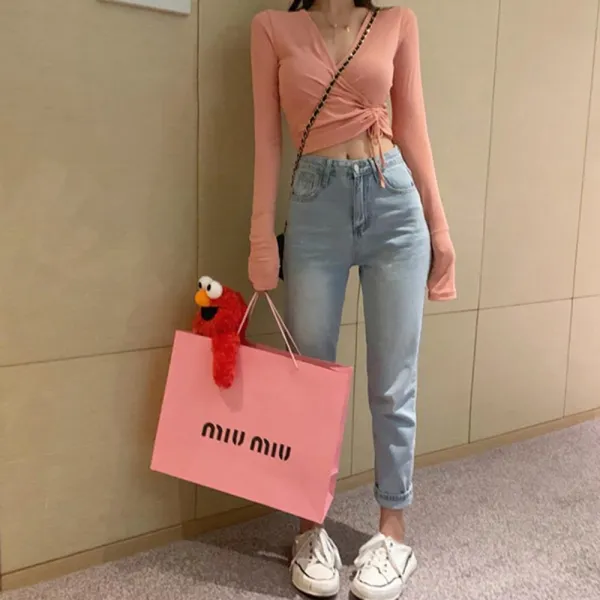 사선브이넥 슬림핏 스트링 티셔츠 코디 추천 20대여성 상의 결혼식 간절기