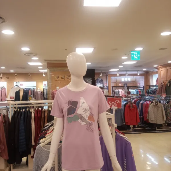 크로커다일레이디 구김없는 원단 편안함 시원함 우아함 살랑살랑 감각적인 실루옛구김없는 우아함&& 실루옛&& 이 가격 1 만원대&& 어머 이거 사야 돼