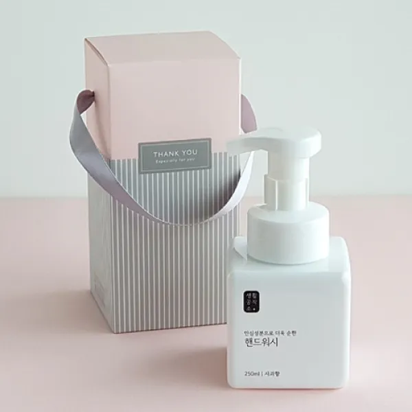 생활공작소 핸드워시 손세정제 용기 250ml (개당 3990원) - 핑크 끈박스 완포장 (돌잔치 결혼식 칠순 조문 개업 퇴사 유치원 돌답례품), 4) 3가지향 골고루 (10개)