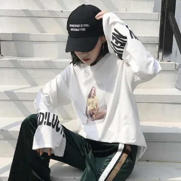 소매 포인트 영문 프린팅 미시룩 티셔츠 여성복