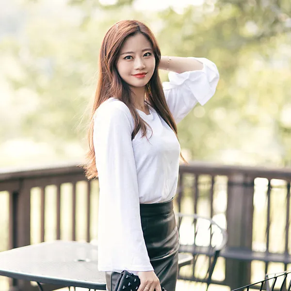 루즈핏 백트임 라운드 나팔소매 절개 반전 티셔츠