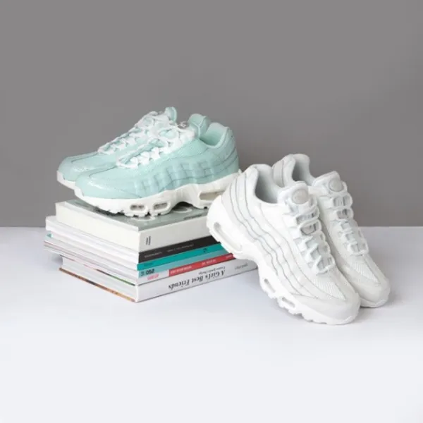 Nike 나이키 에어맥스95 프리미엄 써밋화이트 그레이 (807443-102) Wms Air Max 95 Premium Summit White / 로렌스토어