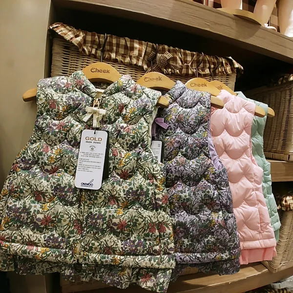 창원뉴코아 치크 여아앵커 프릴경량조끼ckvw19w5a