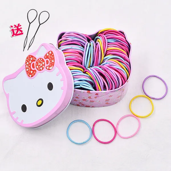 한 살 남짓 한 여자 아기 가 머리 를 묶 고 고무줄 을 동 여 매 고 머리 끈 을 묶는다. 아기 의 머리 끈 은 여자 가 다 치지 않 는 다.