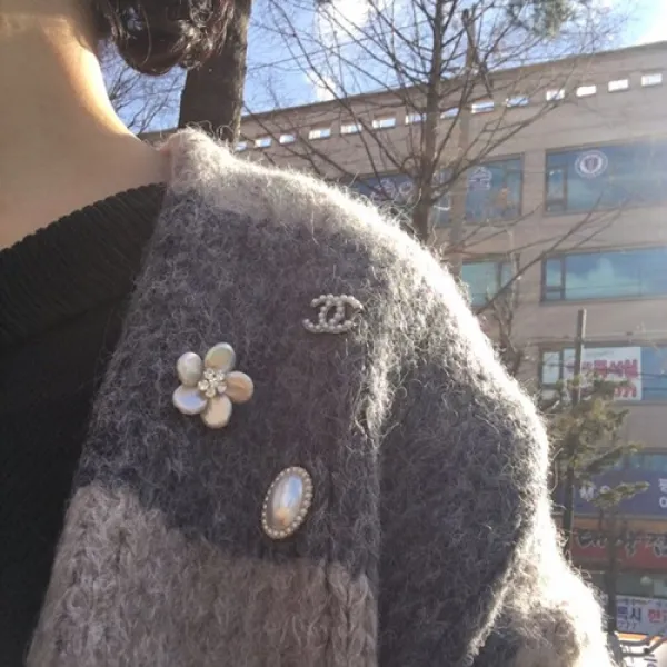 바이끌레르 담수진주 꽃잎브로치