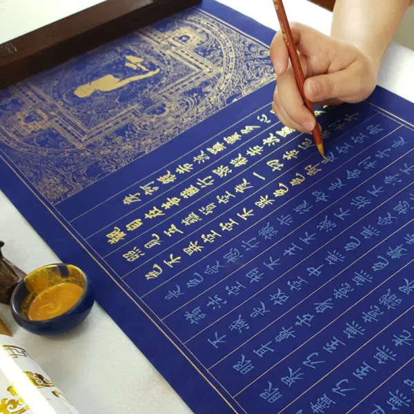  경 동 좋 은 물건 불경 초본 작은 해서 체 붓 글씨 첩 심 경 초 본 초보 자 입문 전 영장 해서 베 끼 기 첩 정 묵 선 성인 여학생 서첩 예 쁘 고 맑 은 대학 빨간색 세트 필 묵 종이 저장 통 먹 나비