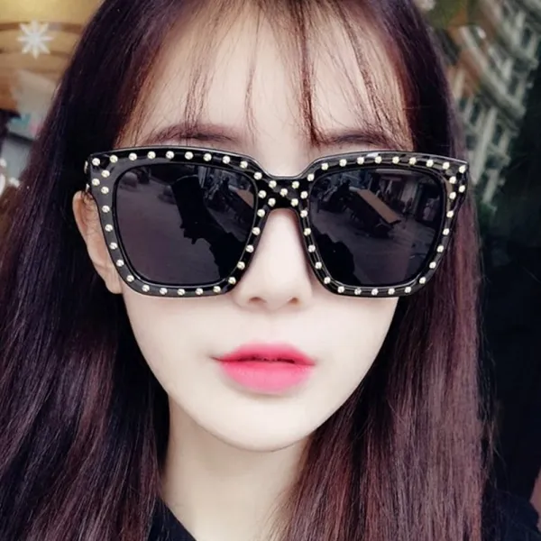 위파인더 빈티지 스터드 선글라스 21 왼편에 시크한 같은 선글라스 패션 네트 레드 컬러 선글라스