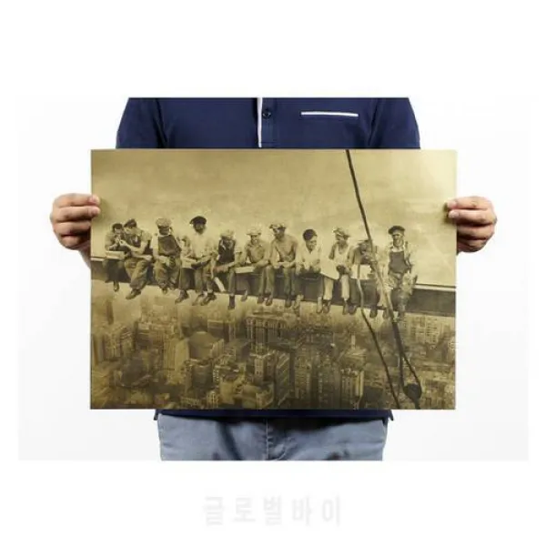 빈티지 클래식 마천루 포스터의 상단에 점심 시간 레트로 크래프트 종이 바