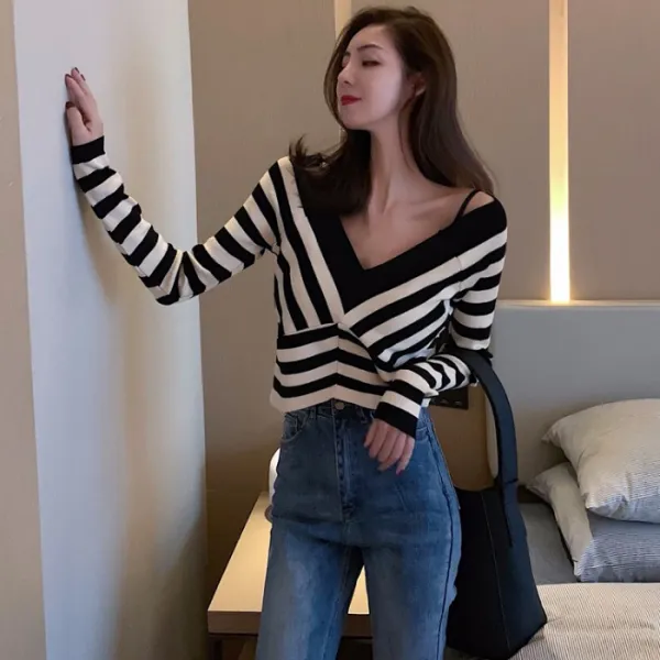 GGME 여성 브이넥 스트라이프 크롭티 니트