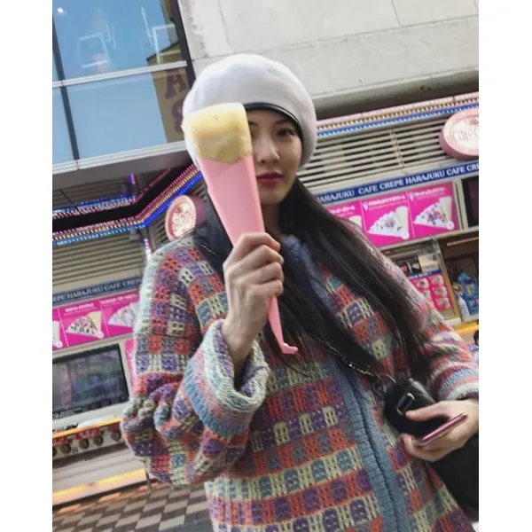 위파인더 신형 김현아 네트레드 동일시 레드 컬러 체크 루즈핏 니트 카디건 아우터