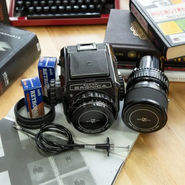 중형 필름카메라 브로니카 BRONICA S2(Black)+75mm&200mm+Waist Level Finder+Helicoid+Film Magazine&Dark Slide