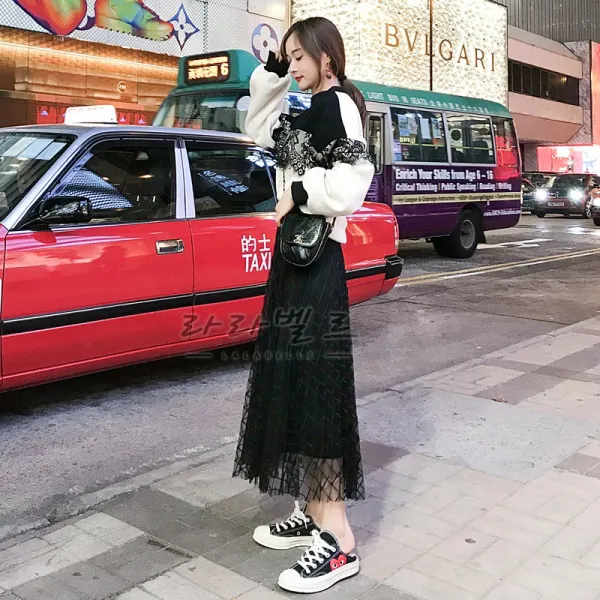 [라라벨르] 여성 투피스 캐주얼 세트 레이어드 맨투맨 망사 치마 롱 스커트 블랙 화이트 루즈핏 B19s