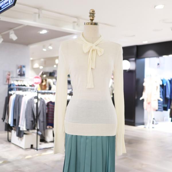 로엠 Fw 초특가 할인!! 가벼운 터치감으로 편하고 넥리본으로 러블리한 분위기의 이너 니트로 좋은 Wy 넥리본 여성형 풀오버 니트