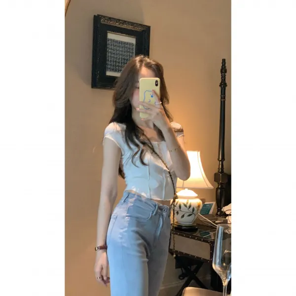 부끄러움을 타다 오직 할 수 있다 만났다 곧 겁내지 않다 어슬렁어슬렁 걸어오다 스키니핏 티셔츠