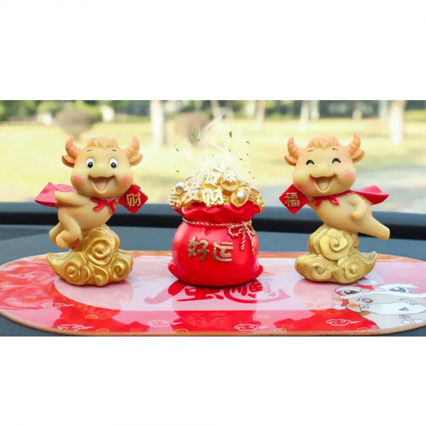 Jan.14 226번 소의 해 자동차 인테리어 소품 차량 마스코트 머리 흔들기 재물 보기 봇물 터지듯 차재 장식 용품 대반전z 13_비천 재 소 + 복 우 + 행운 돈주머니 빨간색