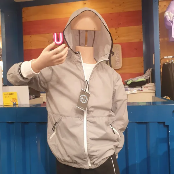 유솔 22// 일상을 같이 하는 유솔 /////// 봄에서 여름까지 ~ 스트레치핏에 홑겹이며 점퍼 뒷쪽안상단에 메쉬원단이 있어 더욱더 시원하게 ~ULJA22402