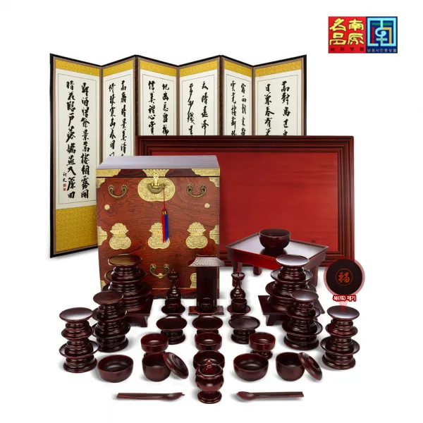 춘향골 남원목기 오리목 복제기 47p+오동함+추사산수화 6폭병풍+제사상(향로상+퇴주그릇), 1box, 접시18,나물접시3,술잔3,잔대3,탕기3,식혜그릇1,향로1,촛대2,어틀1,편틀1,지방틀1,주발2세트,오동함1,6폭병풍,제사상,향로상,퇴주그릇
