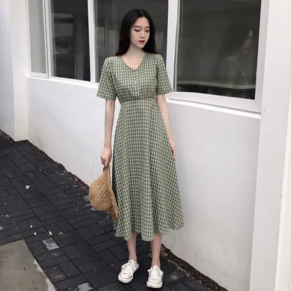EASTGEN 여성 롱원피스 반팔 브이넥 체크 린넨 버튼 플레어 면 A라인 여름