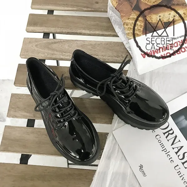 비밀의성 여자 미들힐 리본 끈 애나멜 유광 단화 구두