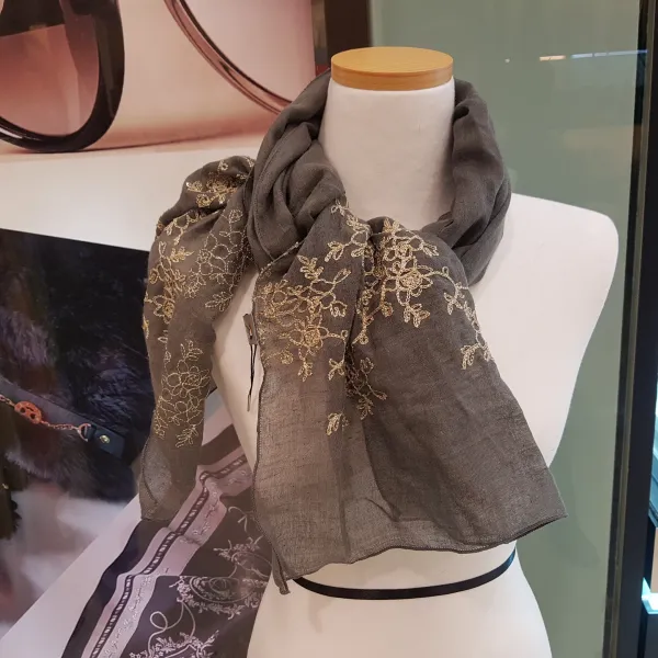 알다 실용적이며 간편 어디든 두를 수 있는 심플한 그레이 자수 스카프